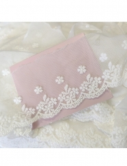 Bawełniany haft na tiulu 6cm/1m.