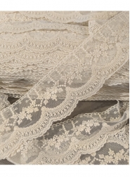 Bawełniany haft na tiulu beżowy 7,5cm/0,5m.