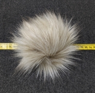 Pompon futrzany jasno beżowy 12cm