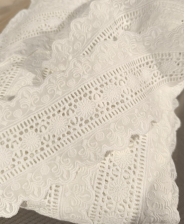 Haft na bawełnie 9cm/0,5m.