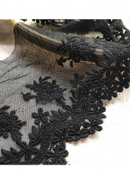 Bawełniany haft na tiulu czarny 13cm/0,5m.