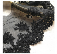 Bawełniany haft na tiulu czarny 13cm/0,5m.