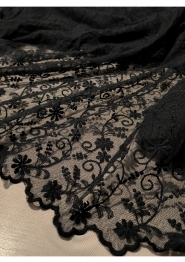 Bawełniany haft na tiulu czarny 130cm/0,5m.