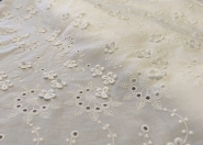 Haft na bawełnie biały 3D 130cm/0,5m.