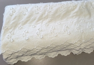 Haft na bawełnie biały 3D 130cm/0,5m.