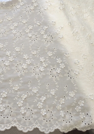 Haft na bawełnie biały 3D 130cm/0,5m.