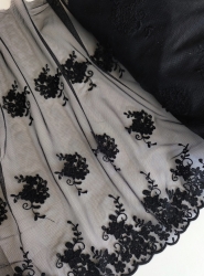 Bawełniany haft na tiulu czarny 40cm/0,5m.