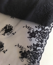 Bawełniany haft na tiulu czarny 40cm/0,5m.