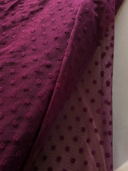 Bawełniany haft na tiulu burgundowy 130cm/0,5m.