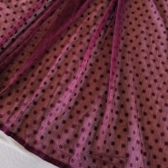 Bawełniany haft na tiulu burgundowy 130cm/0,5m.