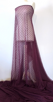 Bawełniany haft na tiulu burgundowy 130cm/0,5m.