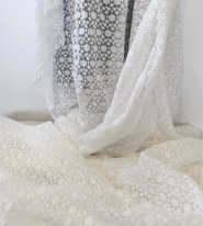 Bawełniany haft na tiulu ecru 130cm/0,5m.