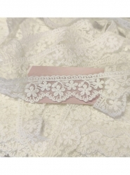 Bawełniany haft na tiulu ecru 28mm/1m.