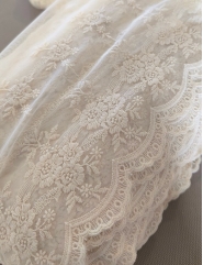 Bawełniany haft na tiulu beżowy 21cm/0,5m.