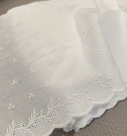 Angielski haft na bawełnie biały/ecru 18cm/0,5m.